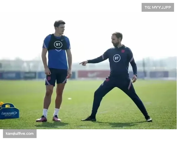 赛前动态：维拉主帅确认将针对曼联高大中卫，强化定位球防守演练